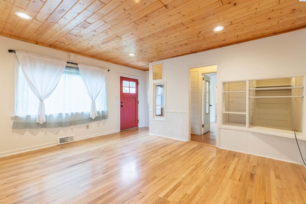Photo of 315 SE Spring St, Pullman, WA 99163 (MLS # 286650)