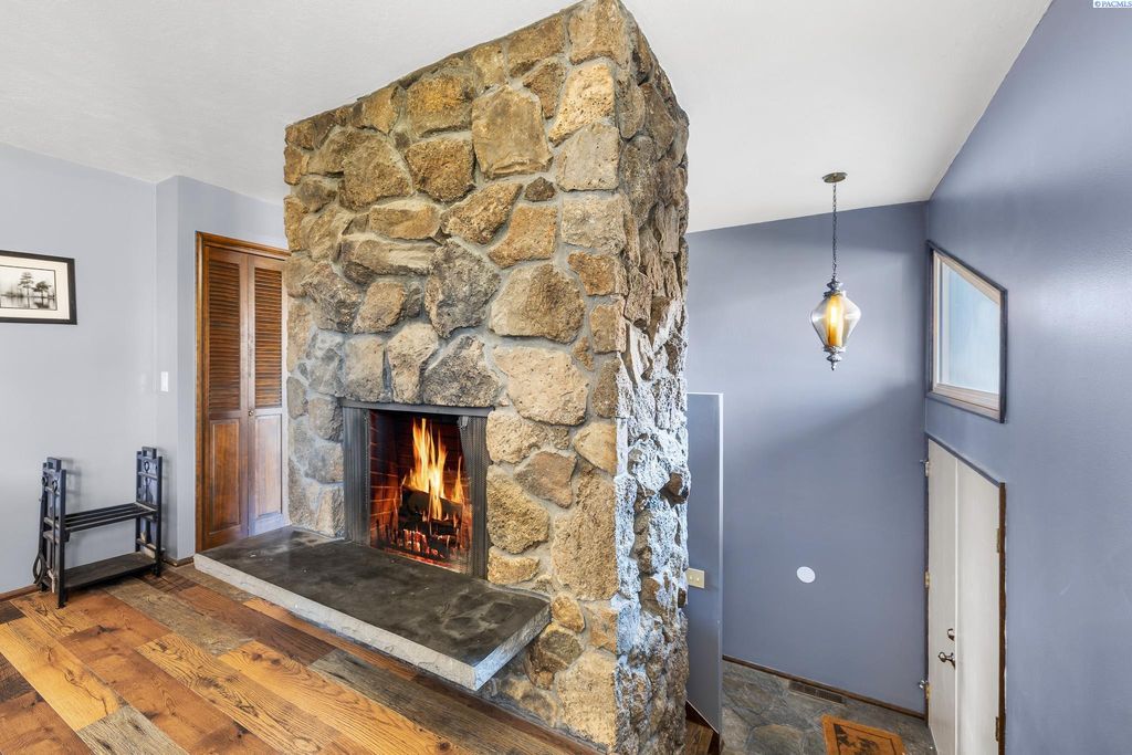 Photo of 3124 S Cascade St, Kennewick, WA 99337 (MLS # 289210)