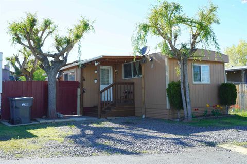 Photo of 5007 W Clearwater Ave #34, Kennewick, WA 99336 (MLS # 292187)