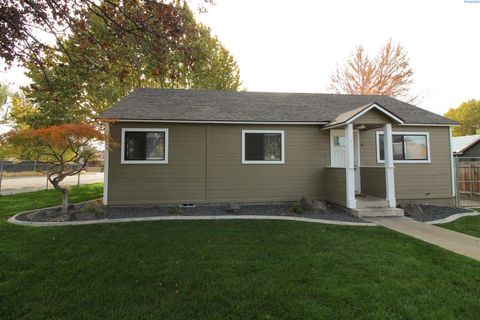 Photo of 316 E 5th Avenue, Kennewick, WA 99337 (MLS # 288646)