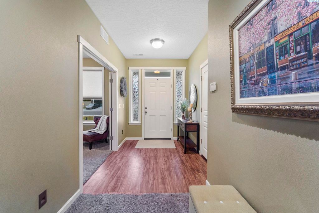 Photo of 6102 Westmoreland Ln, Pasco, WA 99301 (MLS # 289985)