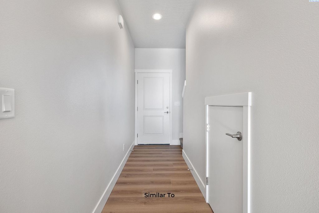 Photo of 10490 Clearwater Dr, Kennewick, WA 99336 (MLS # 291291)