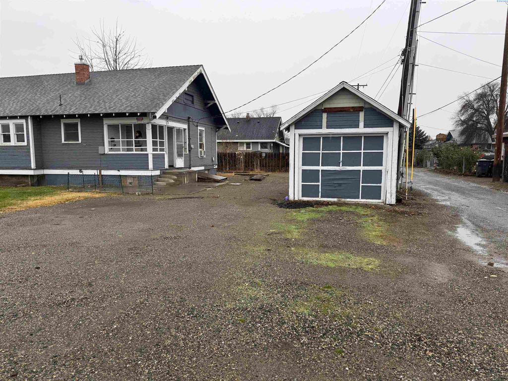 Photo of 705 W Park St, Pasco, WA 99301 (MLS # 289476)