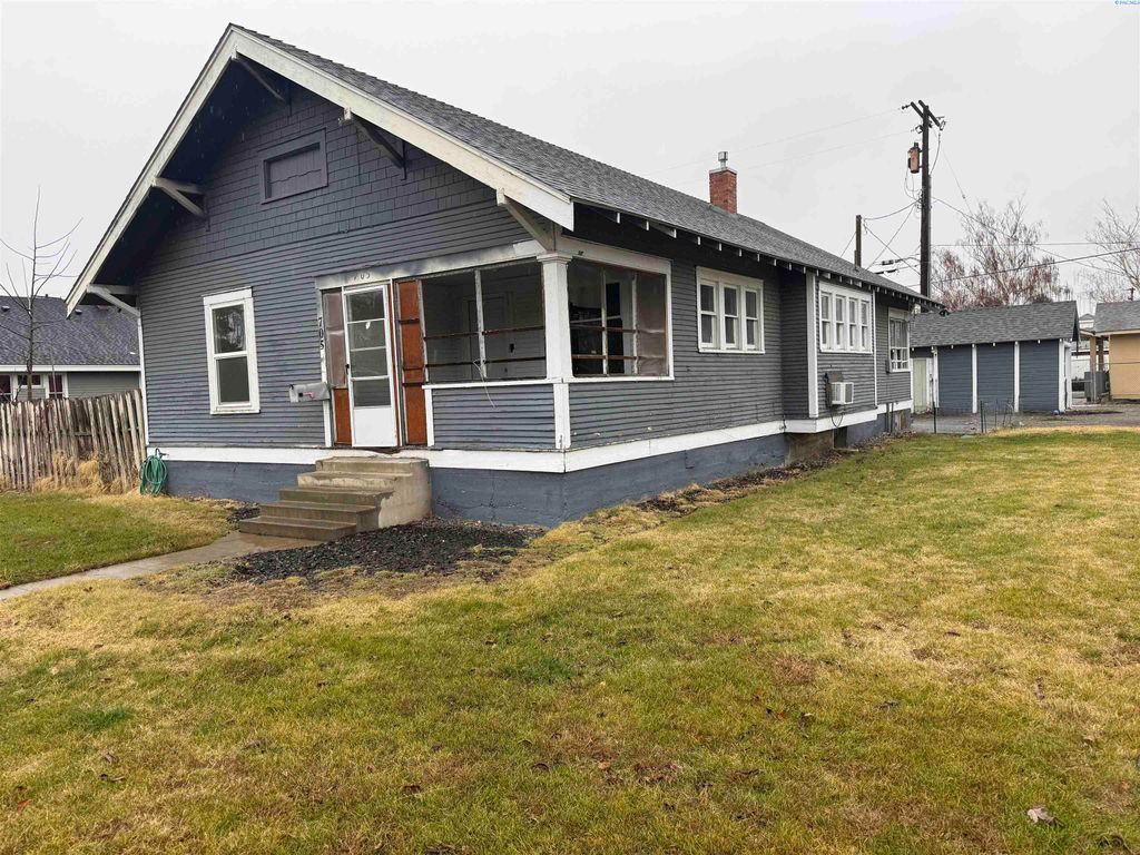 Photo of 705 W Park St, Pasco, WA 99301 (MLS # 289476)