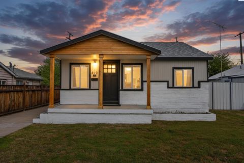 Photo of 810 Smith Ave, Richland, WA 99352 (MLS # 292362)