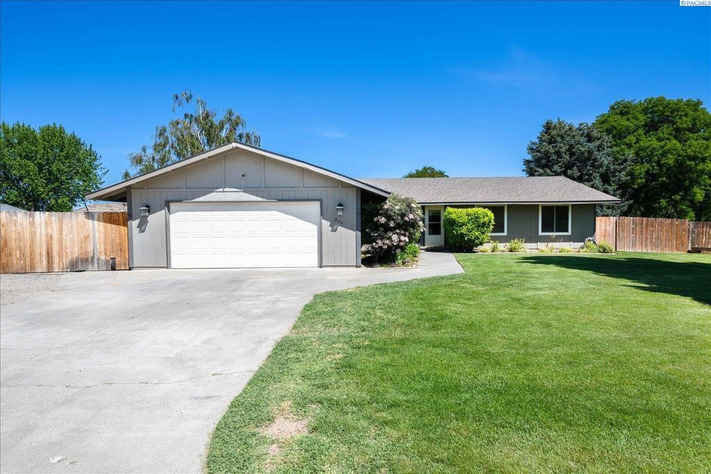 Photo of 804 W 49th Ave, Kennewick, WA 99337 (MLS # 293001)