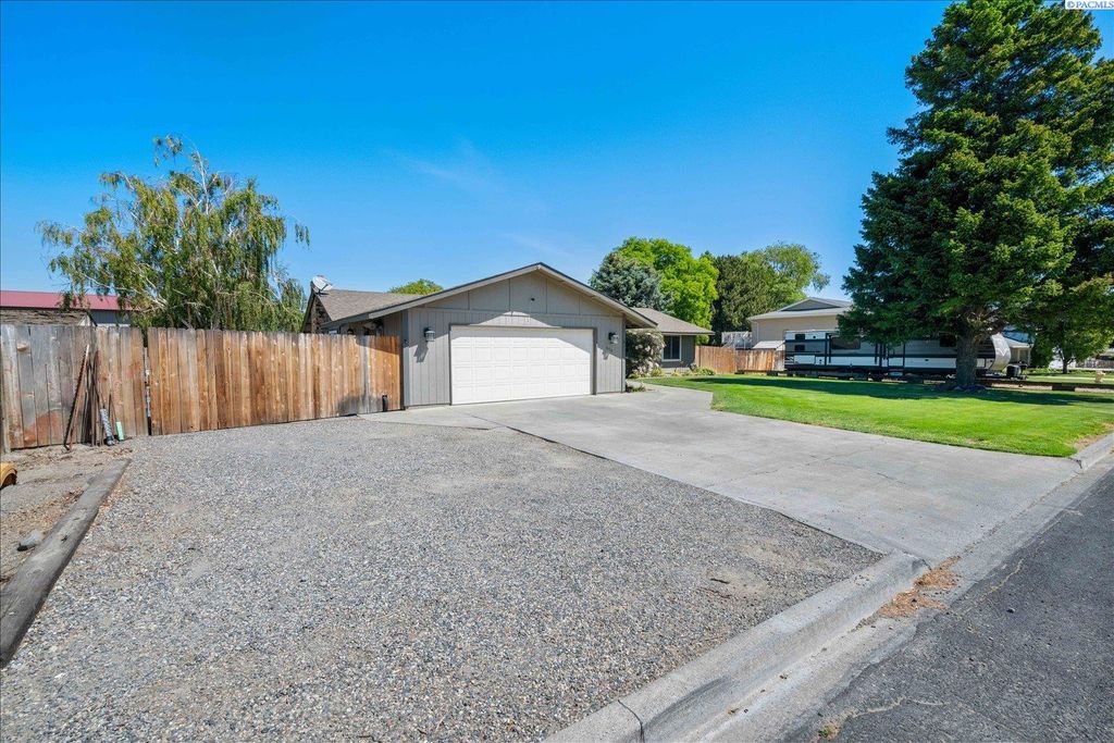 Photo of 804 W 49th Ave, Kennewick, WA 99337 (MLS # 293001)
