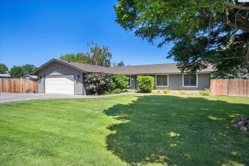 Photo of 804 W 49th Ave, Kennewick, WA 99337 (MLS # 293001)