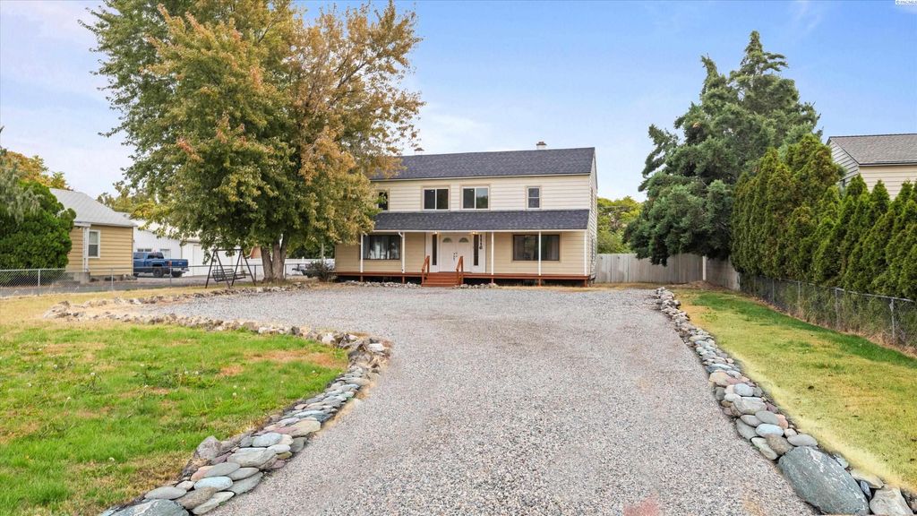 Photo of 1116 Thayer Dr, Richland, WA 99354 (MLS # 288469)