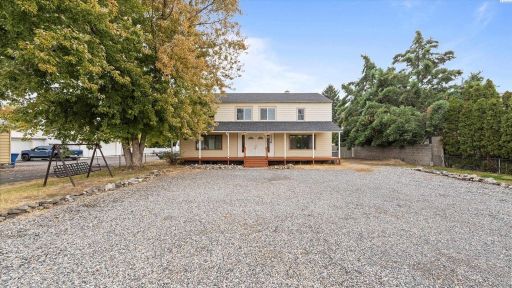 Photo of 1116 Thayer Dr, Richland, WA 99354 (MLS # 288469)