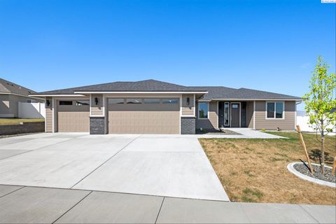 Photo of 3474 S Alaska Pl, Kennewick, WA 99337 (MLS # 290181)