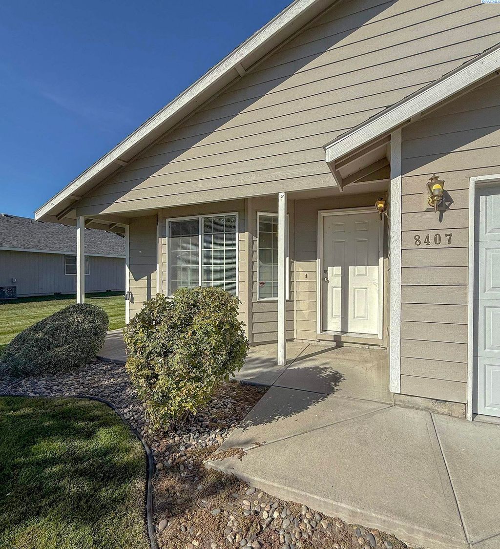 Photo of 8407 Packard Drive, Pasco, WA 99301 (MLS # 288111)