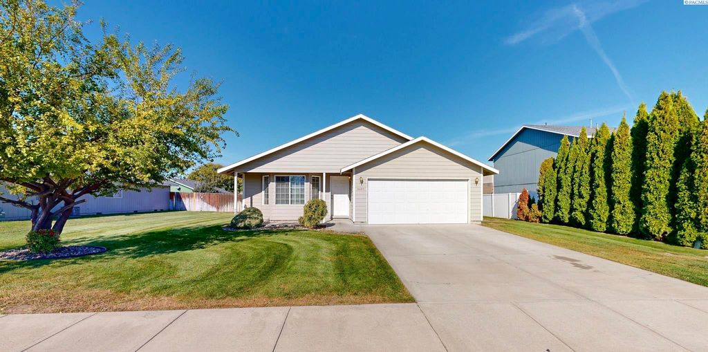 Photo of 8407 Packard Drive, Pasco, WA 99301 (MLS # 288111)