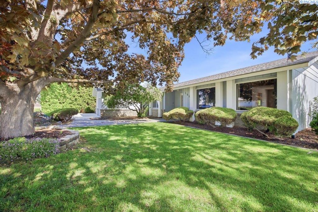Photo of 1909 S Newport St, Kennewick, WA 99337 (MLS # 292642)