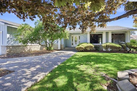 Photo of 1909 S Newport St, Kennewick, WA 99337 (MLS # 292642)