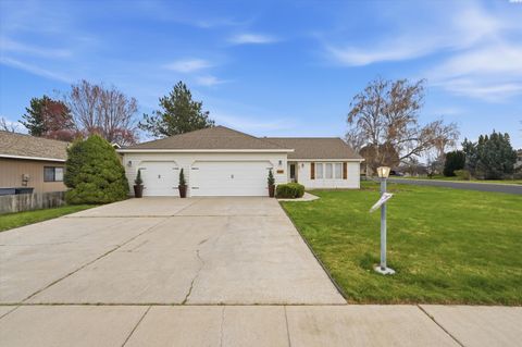 Photo of 630 Meadows Drive East Dr, Richland, WA 99352 (MLS # 291403)