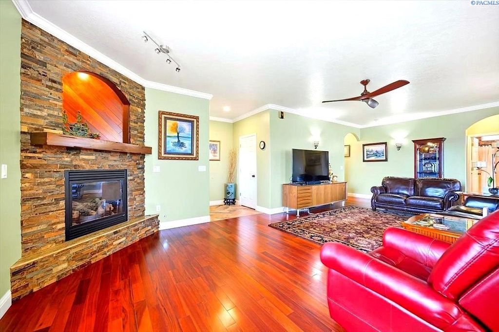 Photo of 8521 W Canyon Ave, Kennewick, WA 99336 (MLS # 290634)