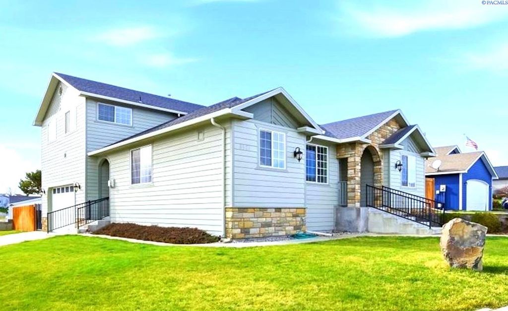 Photo of 8521 W Canyon Ave, Kennewick, WA 99336 (MLS # 290634)