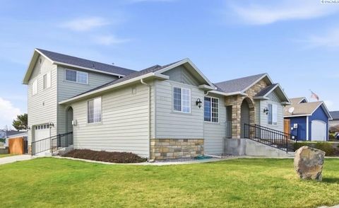 Photo of 8521 W Canyon Ave, Kennewick, WA 99336 (MLS # 290634)