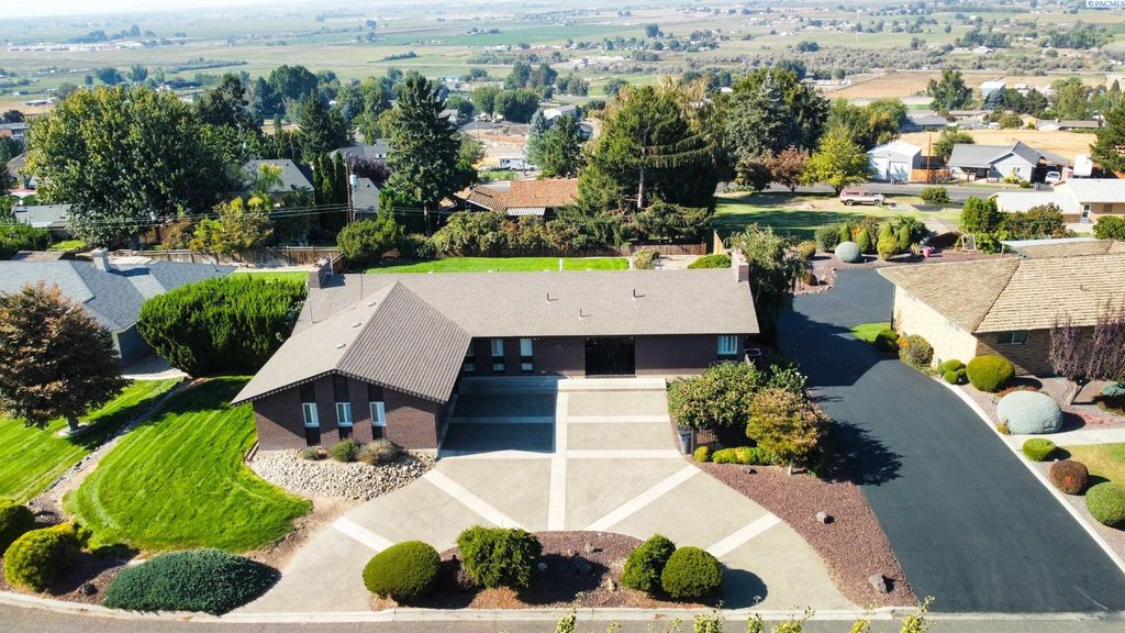 Photo of 808 Skyline Dr, Sunnyside, WA 98944 (MLS # 291618)