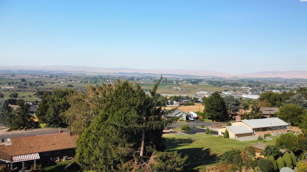 Photo of 808 Skyline Dr, Sunnyside, WA 98944 (MLS # 291618)