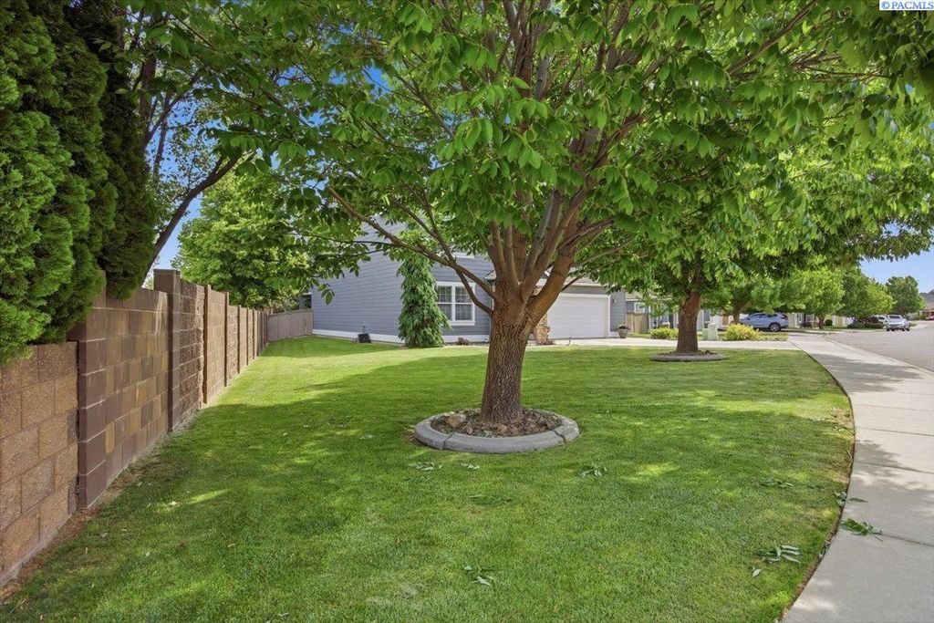 Photo of 5606 W 24th AVE, Kennewick, WA 99338 (MLS # 293055)