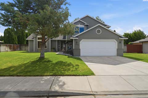 Photo of 1704 Maplewood Ave, West Richland, WA 99353 (MLS # 293852)