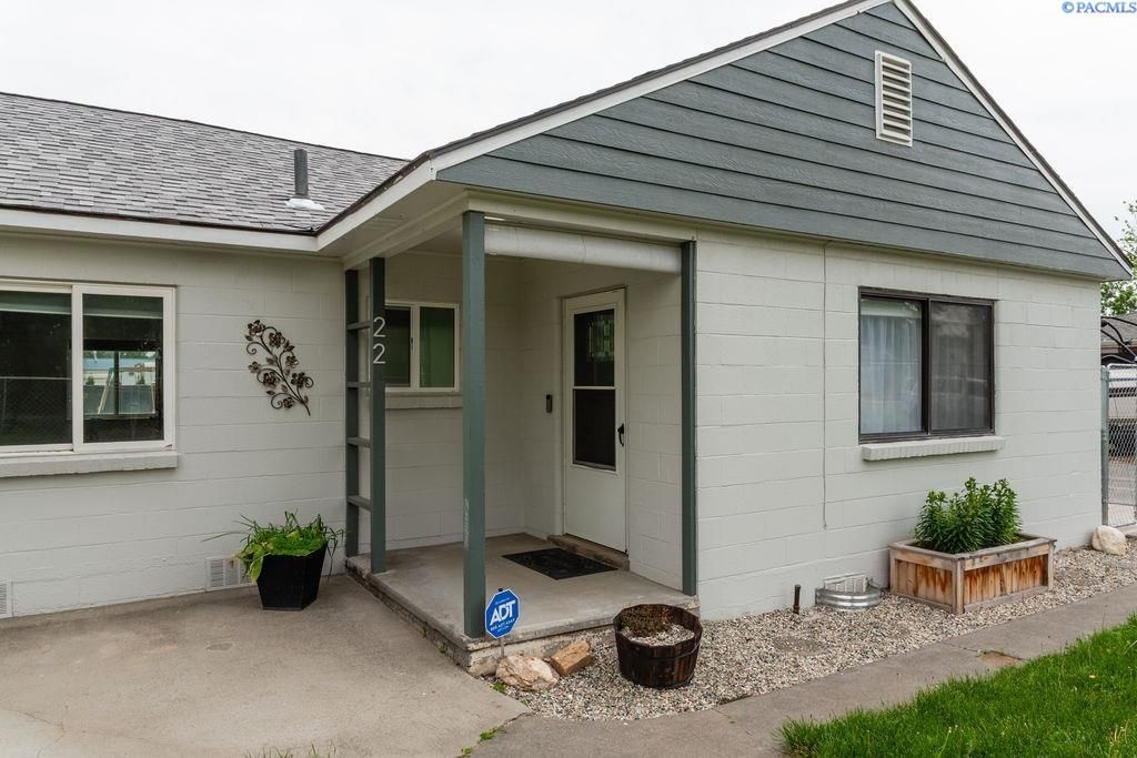 Photo of 22 N Williams St, Kennewick, WA 99336 (MLS # 292792)