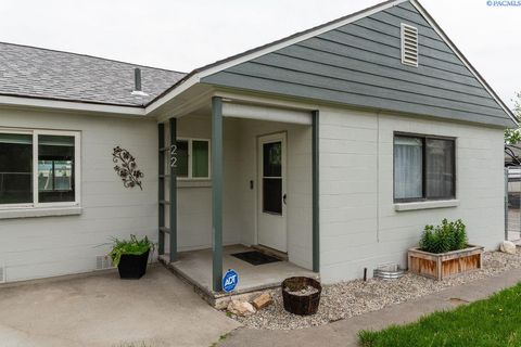 Photo of 22 N Williams St, Kennewick, WA 99336 (MLS # 292792)
