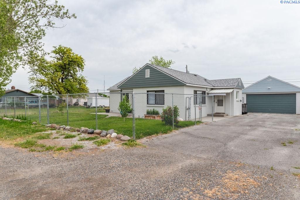 Photo of 22 N Williams St, Kennewick, WA 99336 (MLS # 292792)