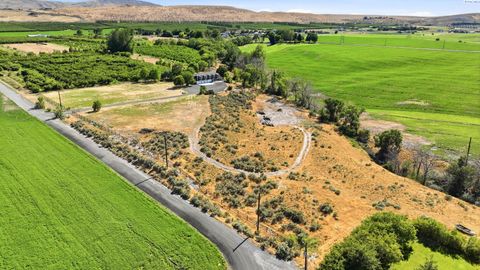 Photo of 33704 S Tamarack Pr Se PR, Kennewick, WA 99337 (MLS # 293890)