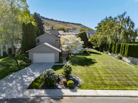 Photo of 2507 Dawn Hill Court, Richland, WA 99352 (MLS # 292773)