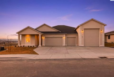 Photo of 867 Thebes Street, West Richland, WA 99353 (MLS # 288387)