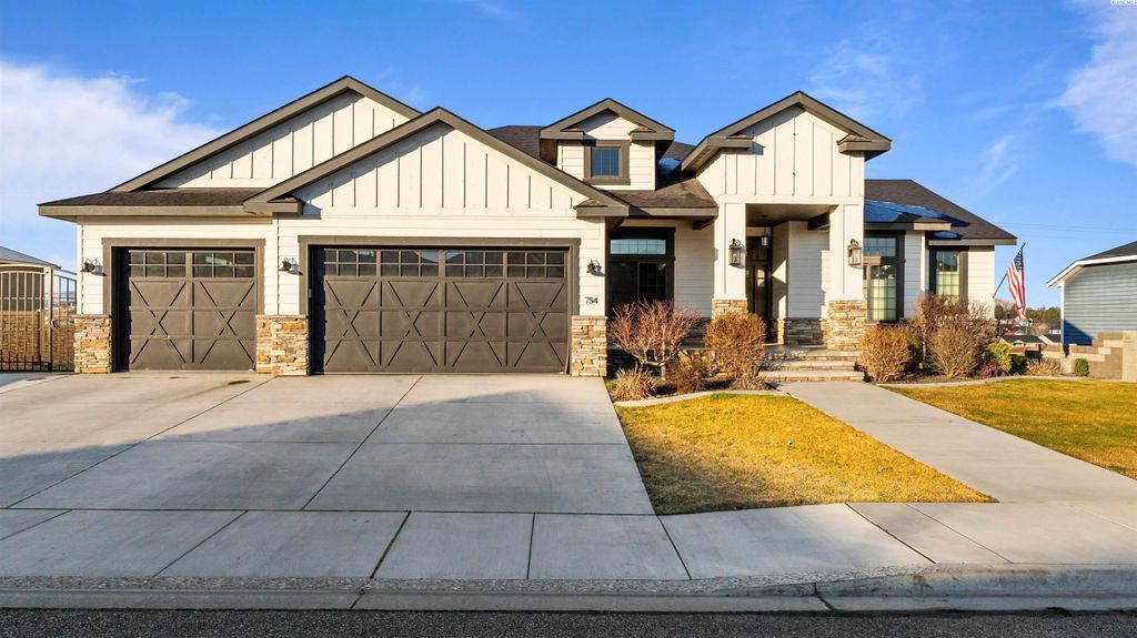 Photo of 754 S Pittsburgh St, Kennewick, WA 99336 (MLS # 289857)