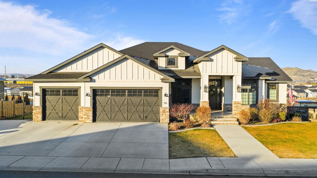 Photo of 754 S Pittsburgh St, Kennewick, WA 99336 (MLS # 289857)