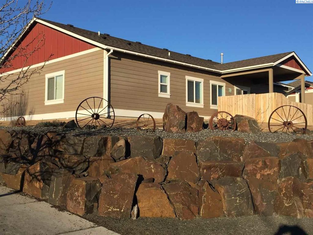 Photo of 1141 W Davis St, Connell, WA 99326 (MLS # 292461)