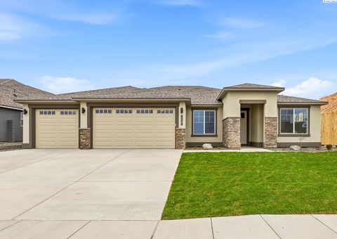 Photo of 12101 Vincenzo Dr, Pasco, WA 99301 (MLS # 283909)
