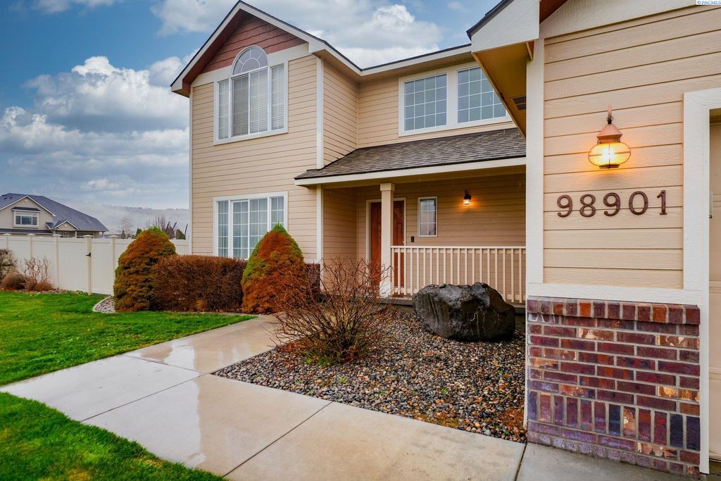 Photo of 98901 E Brooklyn Dr, Kennewick, WA 99338 (MLS # 289491)