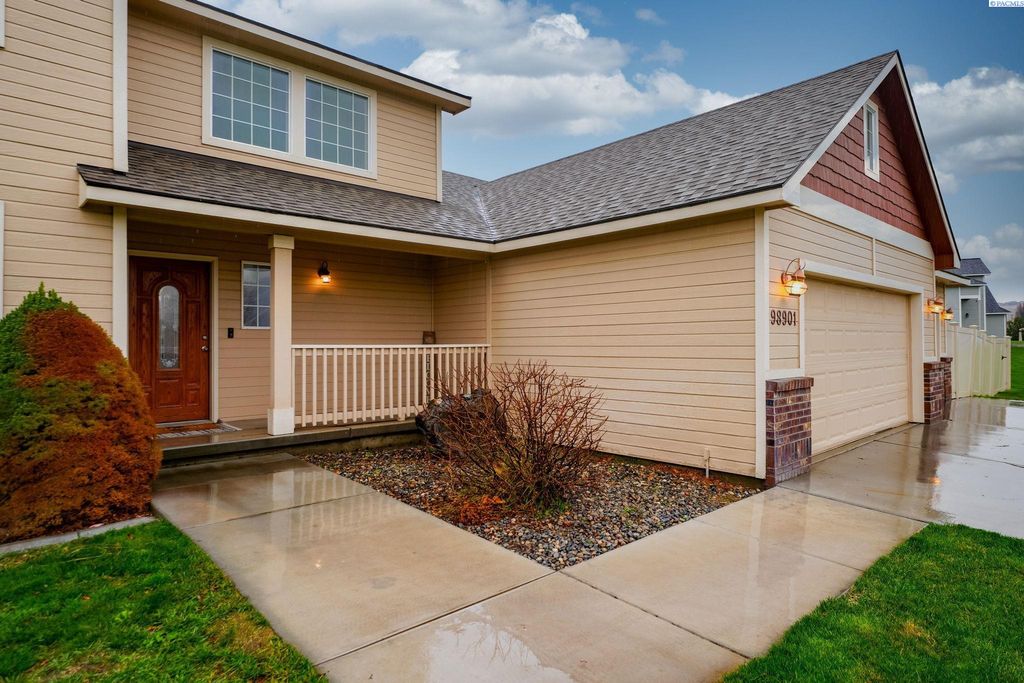 Photo of 98901 E Brooklyn Dr, Kennewick, WA 99338 (MLS # 289491)