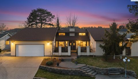 Photo of 4135 Laurel Dr, West Richland, WA 99353 (MLS # 291149)