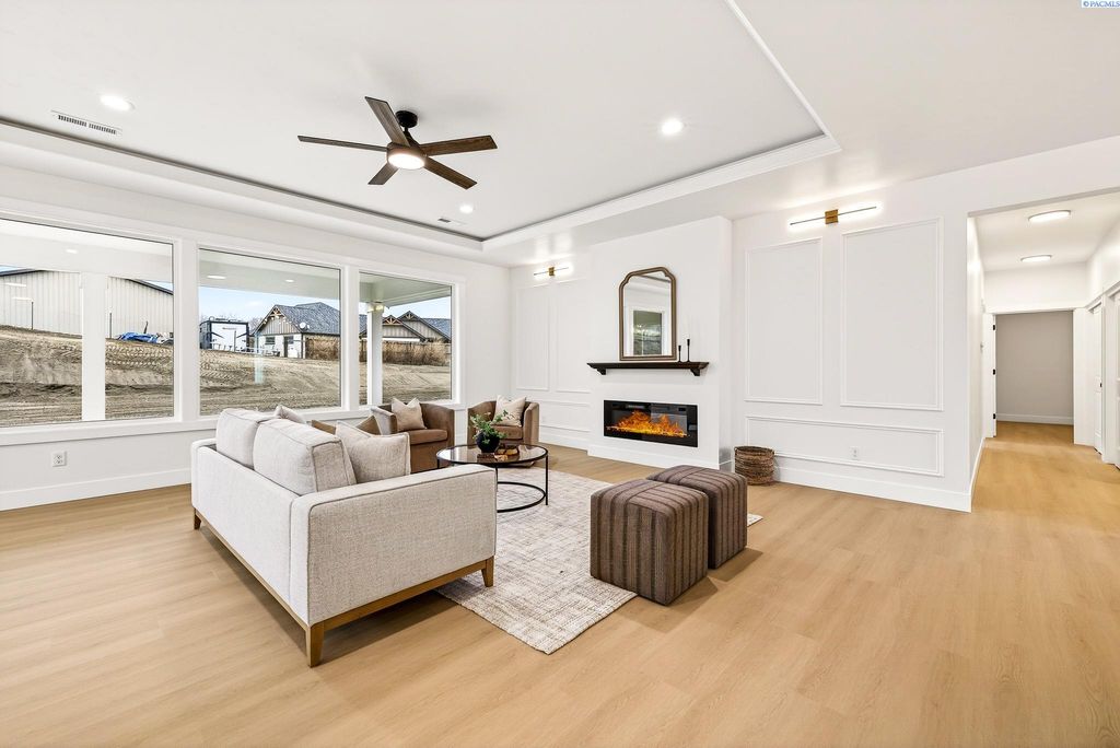 Photo of 6622 E 2nd St, Benton City, WA 99320 (MLS # 291337)