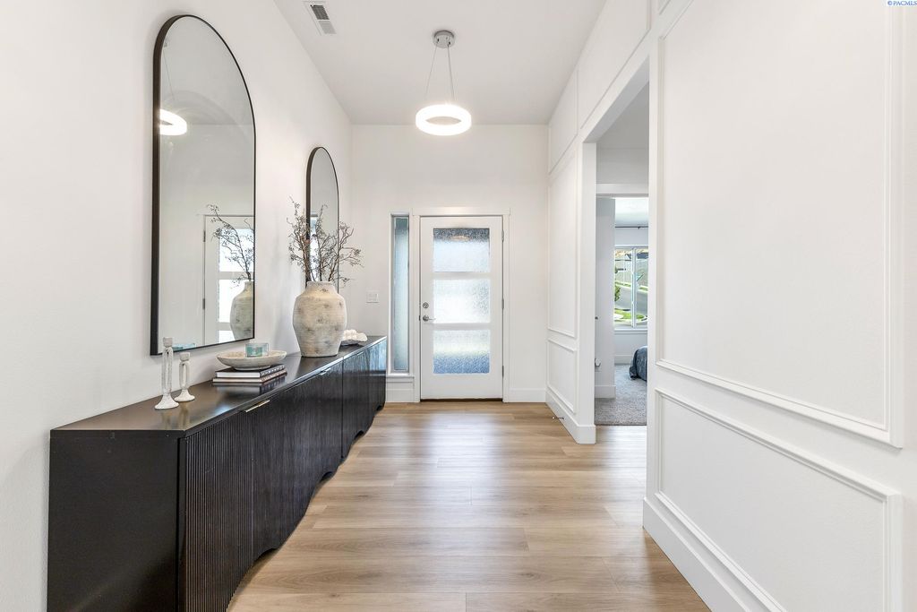 Photo of 6419 W 32nd Ave, Kennewick, WA 99338 (MLS # 289869)