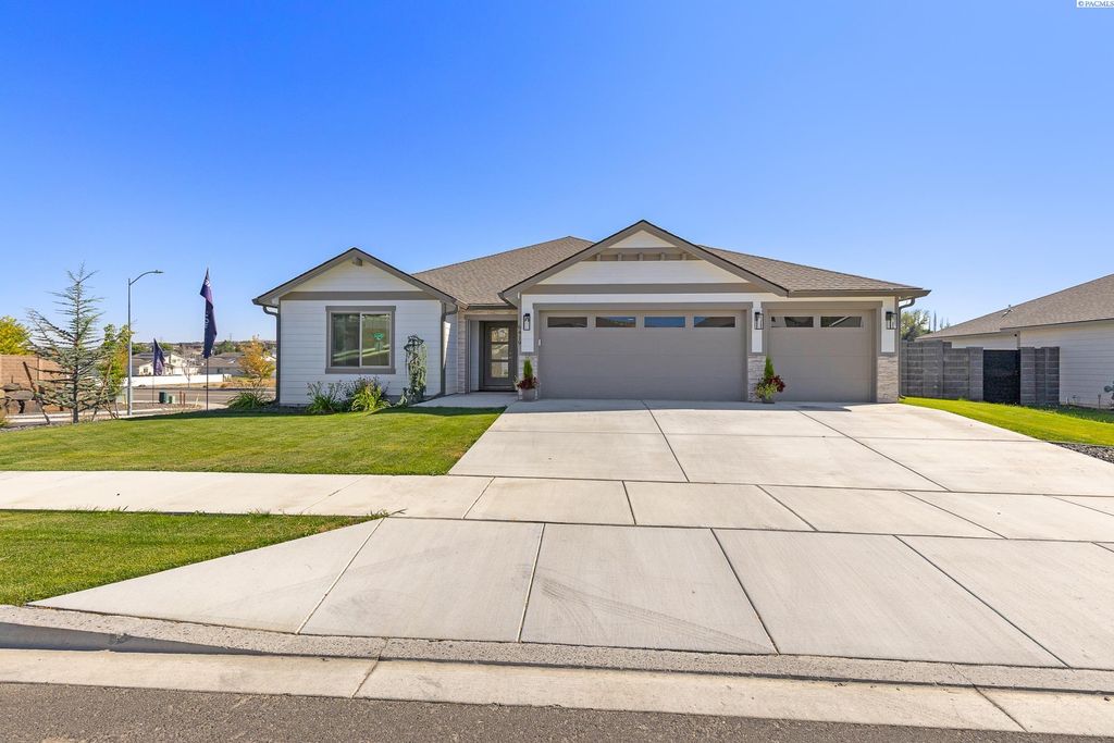 Photo of 6419 W 32nd Ave, Kennewick, WA 99338 (MLS # 289869)