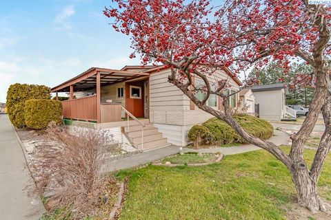 Photo of 2105 N Steptoe St Space 11 St #11, Kennewick, WA 99336 (MLS # 290755)