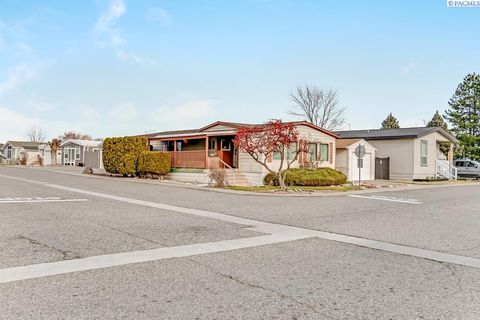 Photo of 2105 N Steptoe St Space 11 St #11, Kennewick, WA 99336 (MLS # 290755)