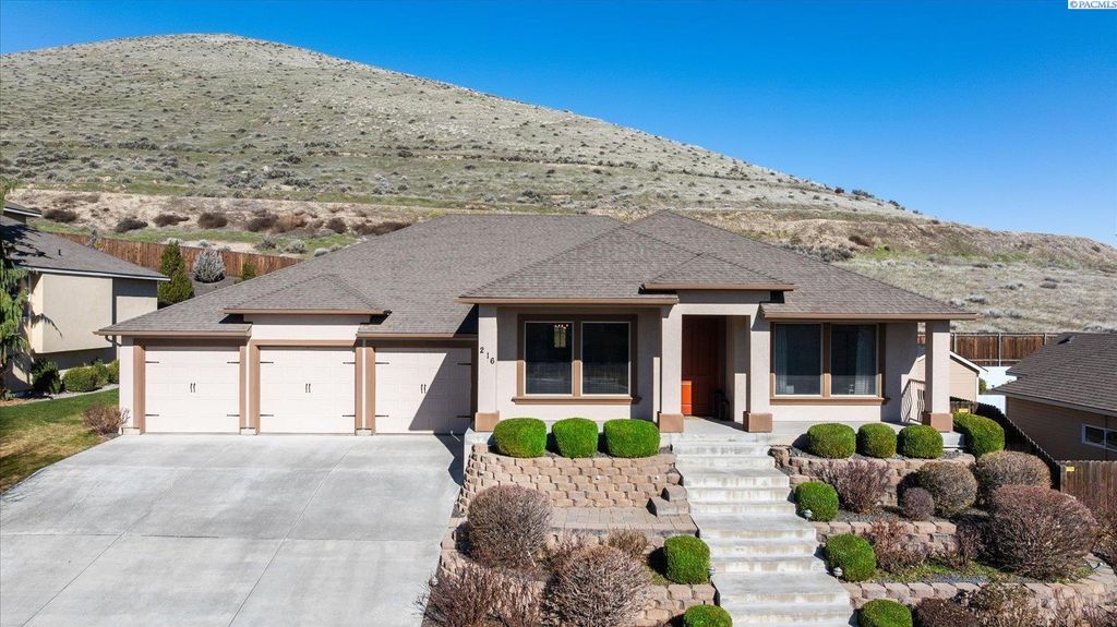 Photo of 216 Bear Dr Dr, Richland, WA 99352 (MLS # 290803)