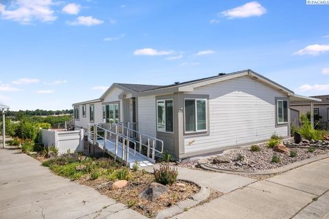 Photo of 71 Ridgecliff Dr, Richland, WA 99352 (MLS # 294013)