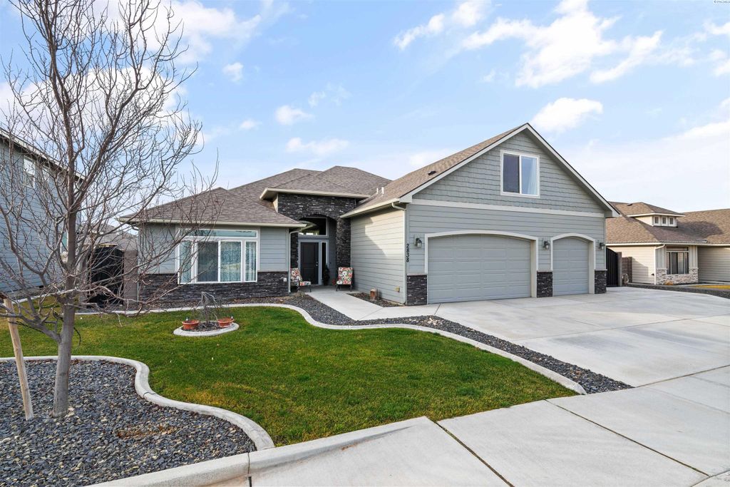 Photo of 2838 S Zimmerman St, Kennewick, WA 99338 (MLS # 289827)