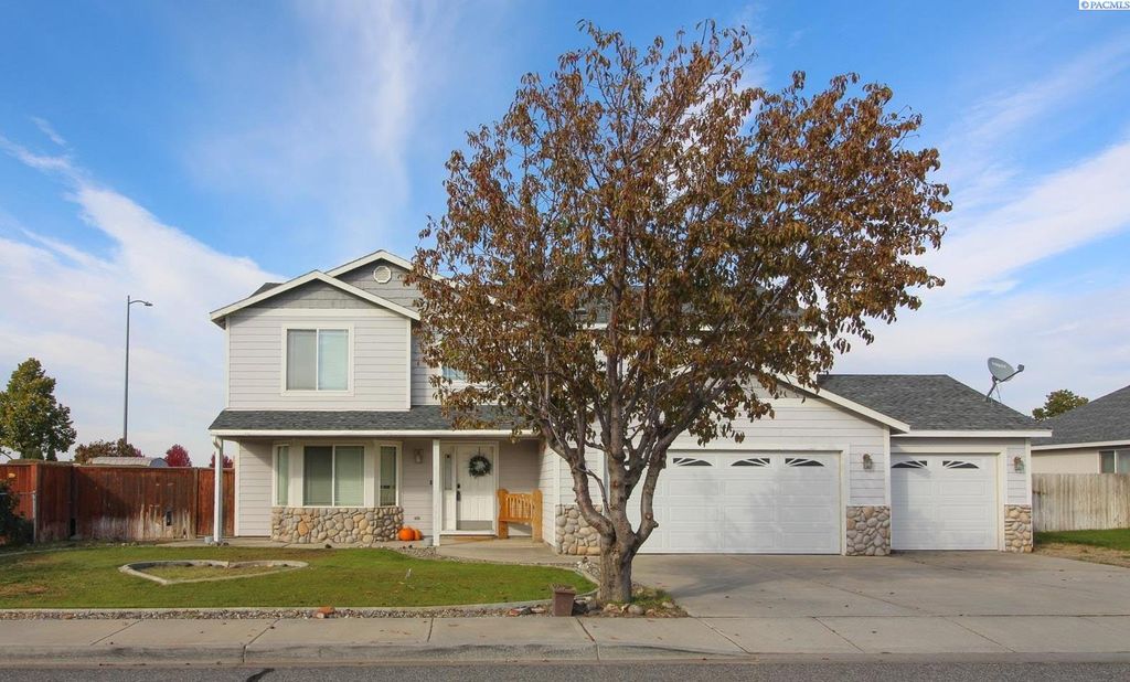 Photo of 9615 Mustang Drive, Pasco, WA 99301 (MLS # 288445)