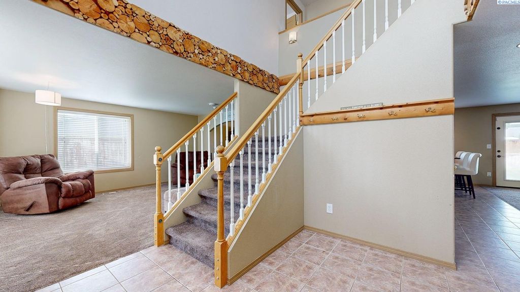 Photo of 9615 Mustang Drive, Pasco, WA 99301 (MLS # 288445)
